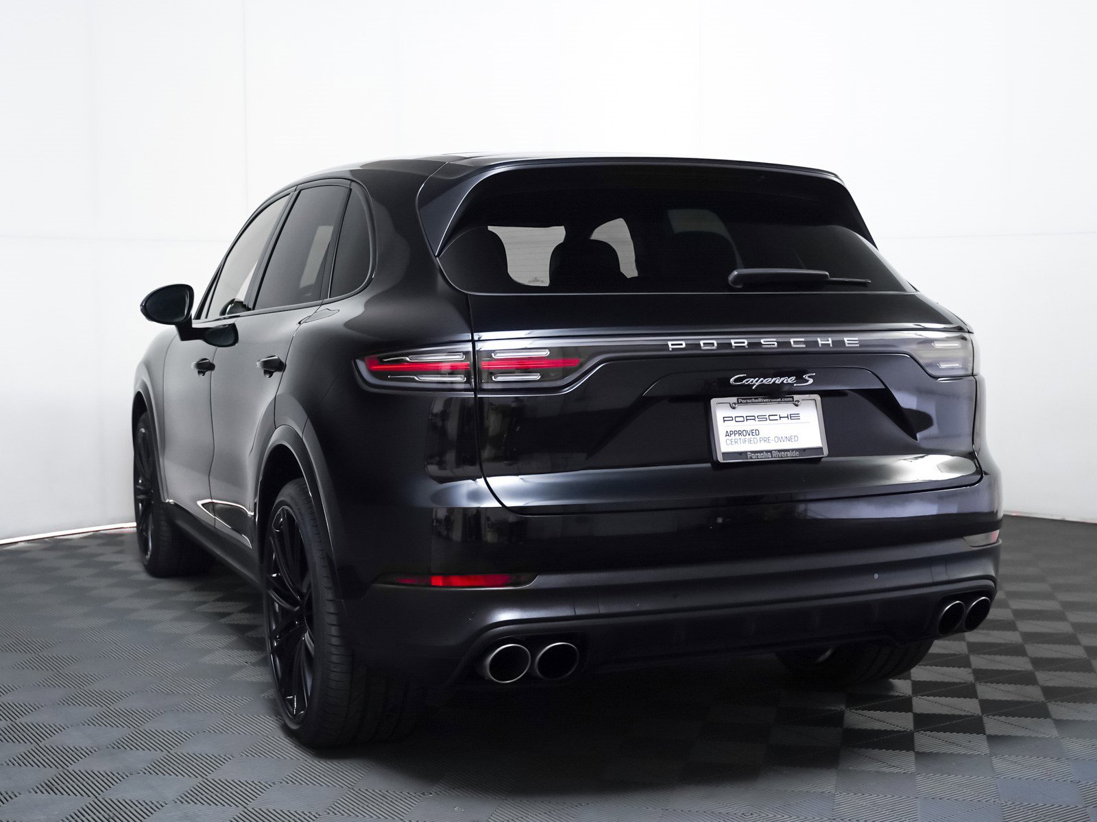 Used 2023 Porsche Cayenne image 3