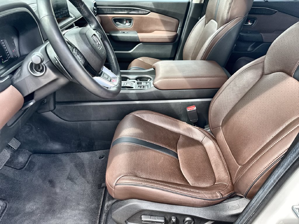 Used 2025 Honda Pilot Elite image 24
