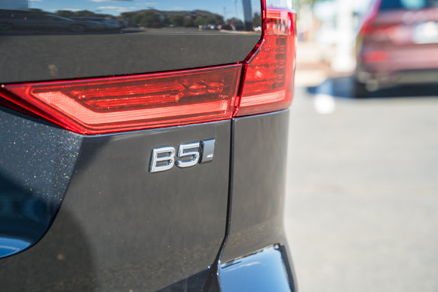 New 2027 Volvo XC60 B5 Plus AWD/4WD image 8