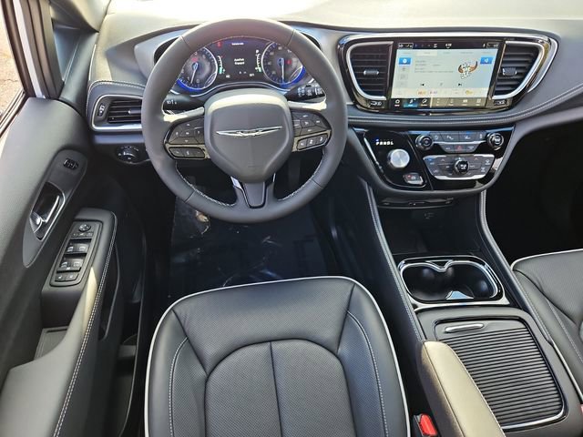 New 2026 Chrysler Pacifica Limited w/ Uconnect Theater Family Group image 7