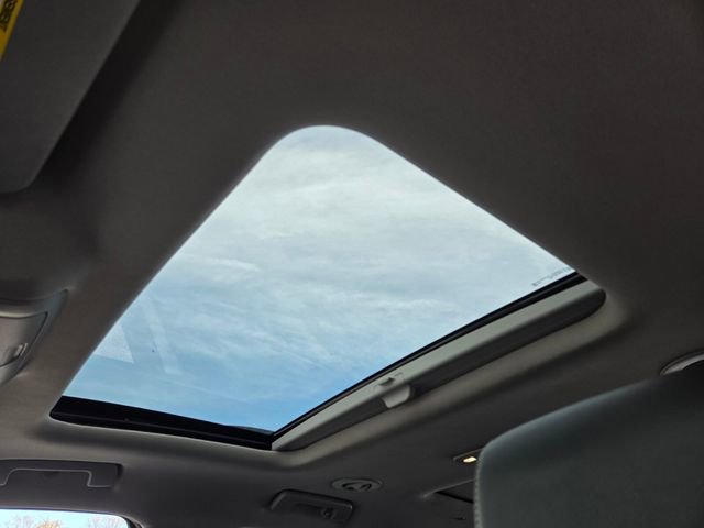 Used 2023 GMC Acadia SLT w/ Preferred Package image 10