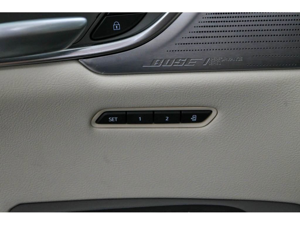 Certified 2025 Cadillac XT5 Premium Luxury image 16