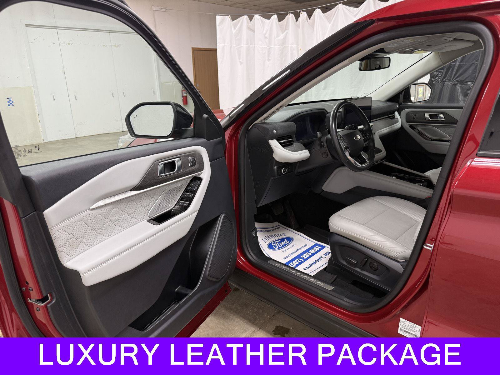 Used 2025 Ford Explorer Platinum w/ LUX Leather Package AWD/4WD image 8