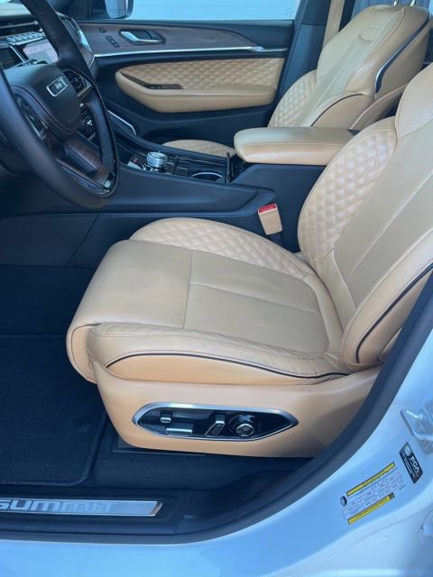 Used 2025 Jeep Grand Cherokee L Summit AWD/4WD image 12
