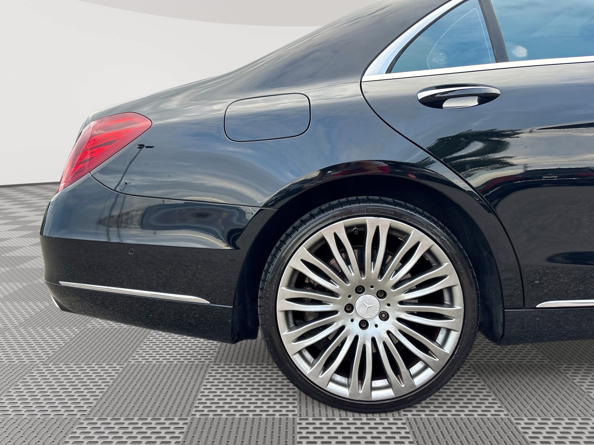Used 2016 Mercedes-Benz S 550 Sedan image 30