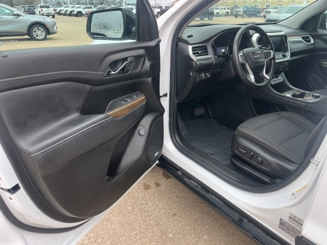 Used 2023 GMC Acadia SLE w/ Driver Convenience Package image 10