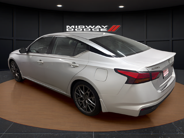 Used 2023 Nissan Altima 2.0 SR FWD image 3
