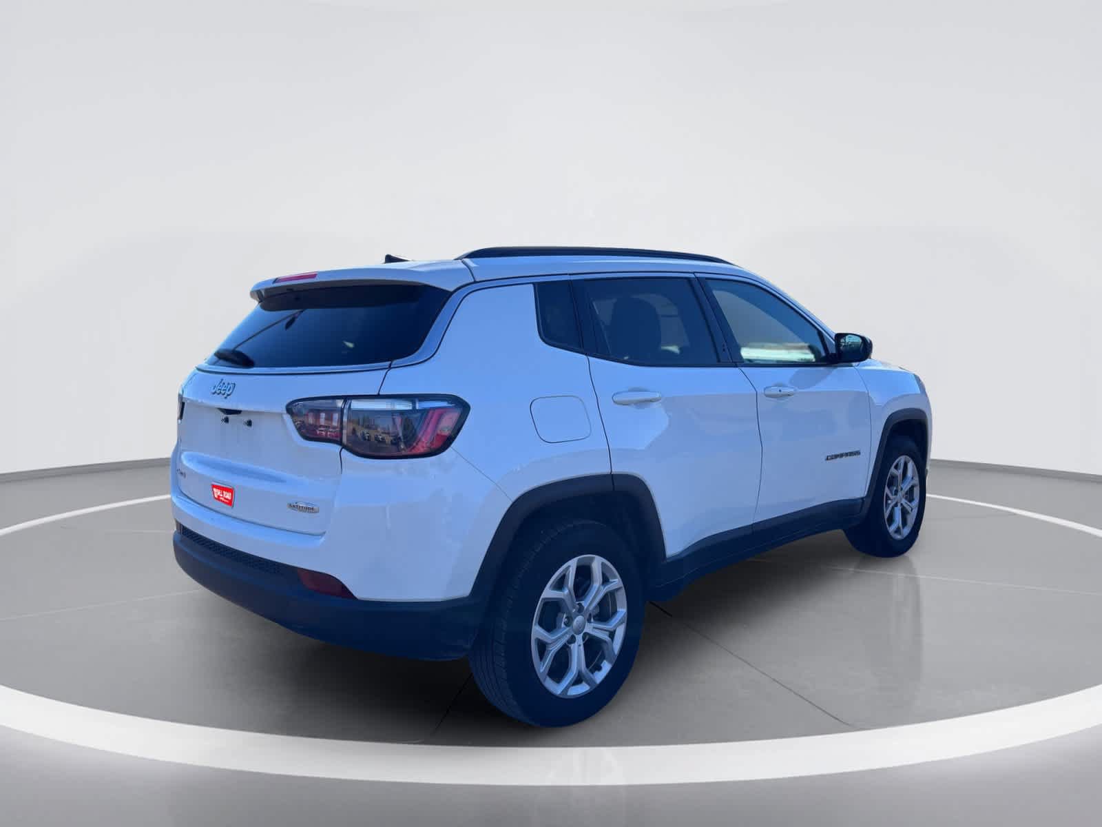 Used 2024 Jeep Compass Latitude AWD/4WD image 6