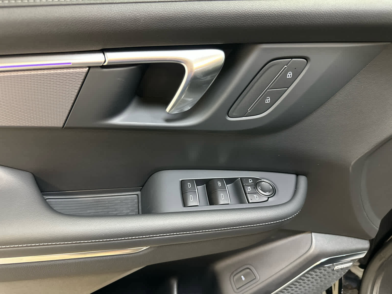 New 2026 Buick Enclave Sport Touring w/ LPO, Floor Liner Package image 18