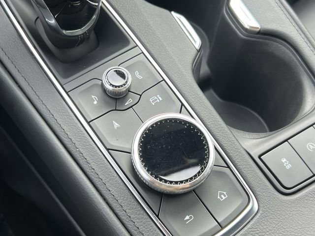 Used 2024 Cadillac XT4 Premium Luxury image 16