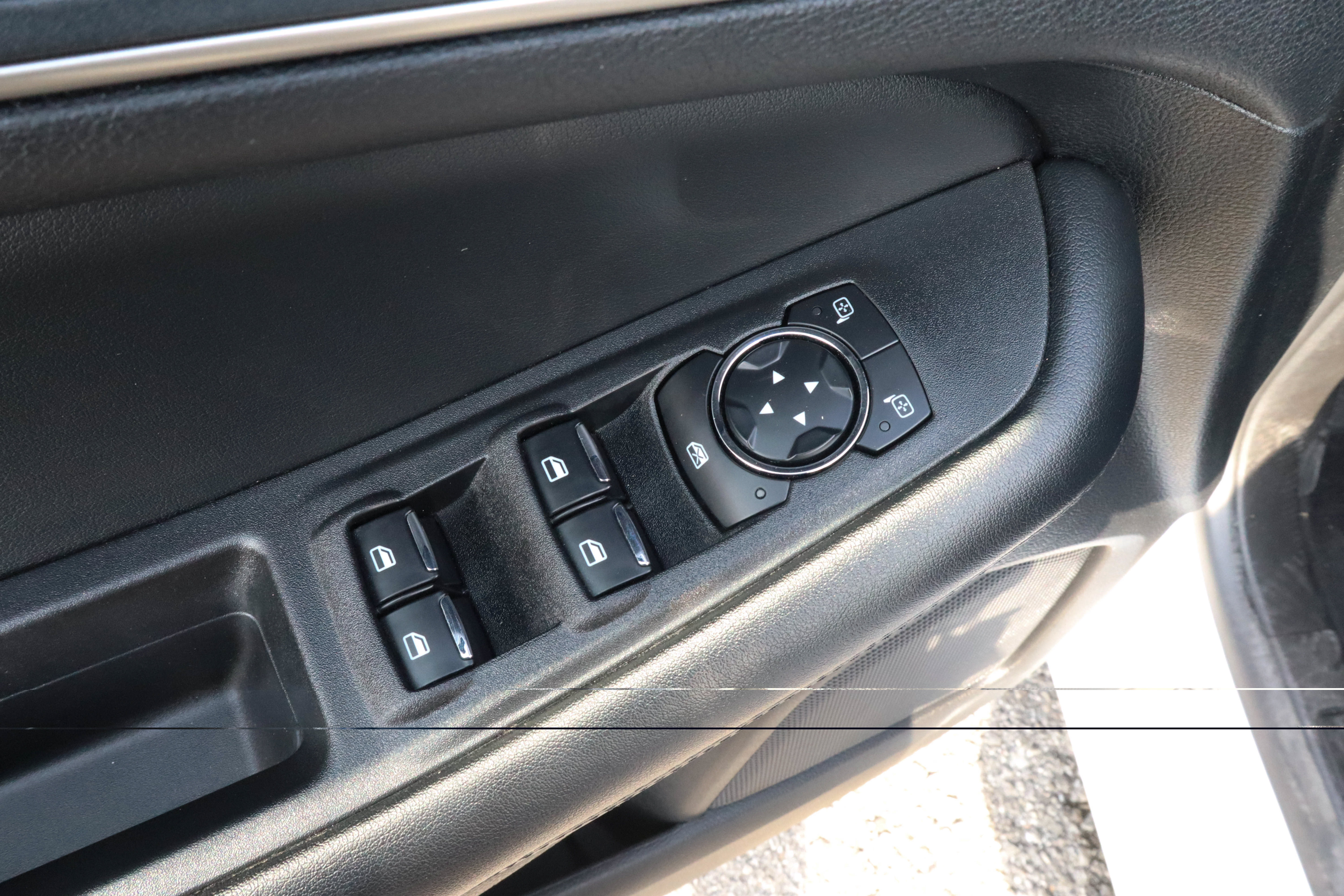 Used 2024 Ford Edge SEL AWD/4WD image 15