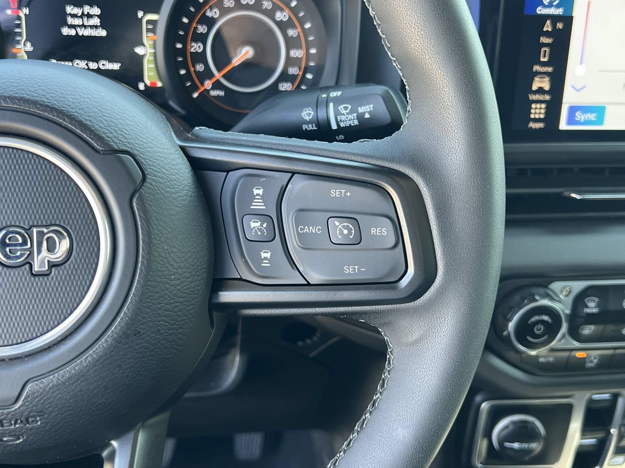 Used 2025 Jeep Gladiator Mojave AWD/4WD image 15