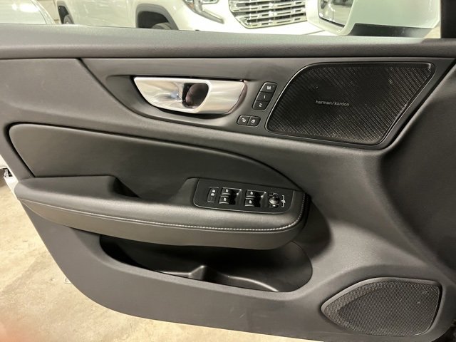 Used 2024 Volvo V60 B5 Cross Country Plus image 20