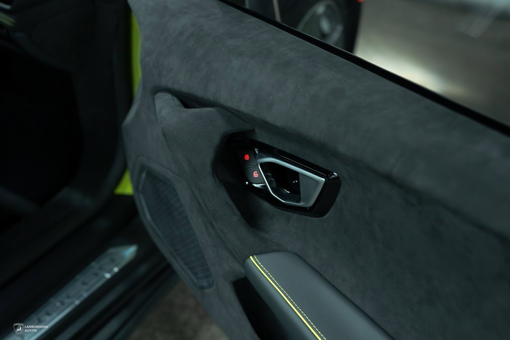 Used 2024 Lamborghini Huracan Sterrato image 40
