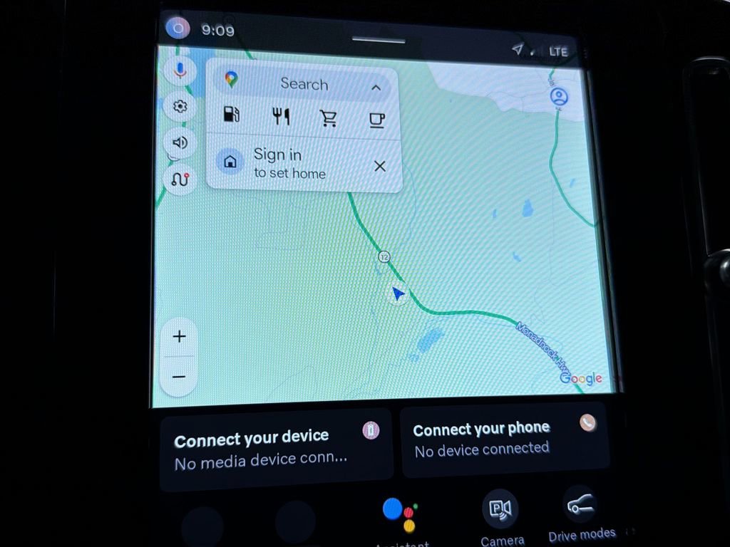 Used 2025 Volvo XC40 B5 Plus image 25