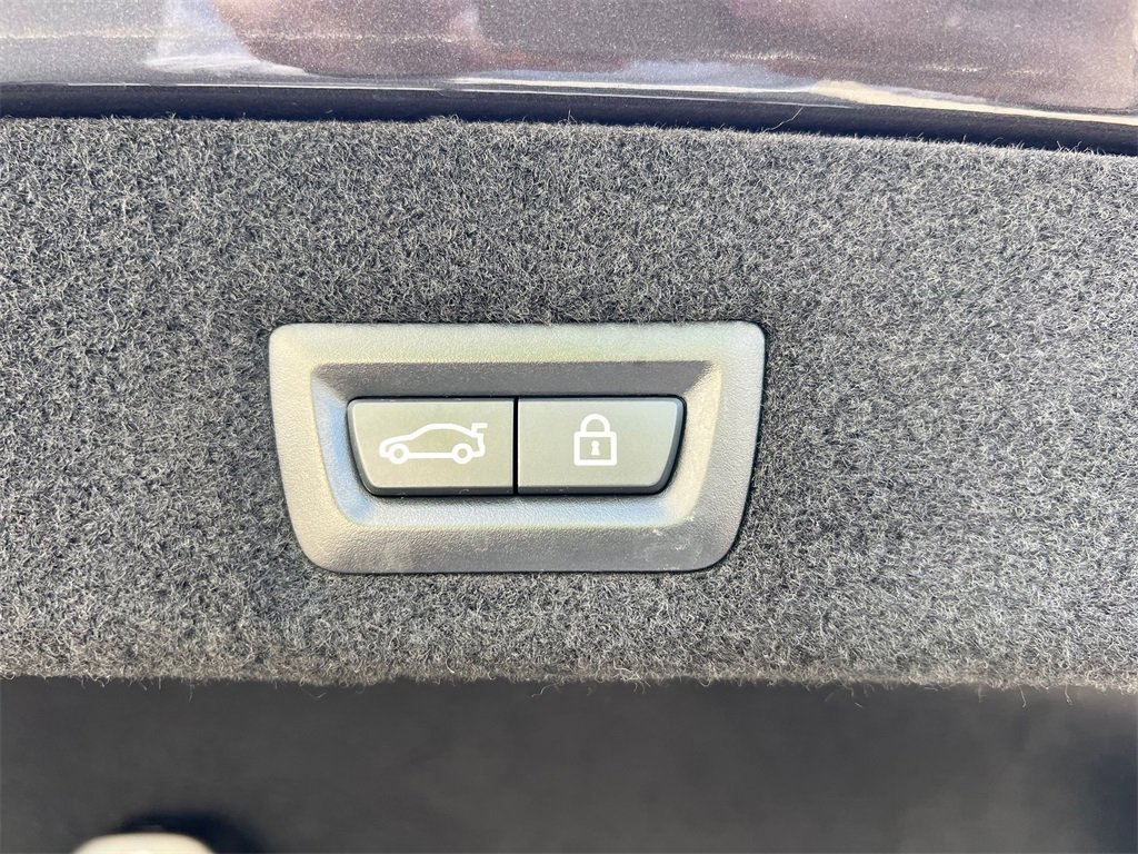 Used 2022 BMW 740i image 35