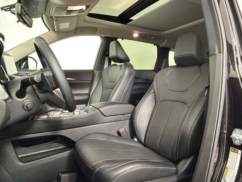Used 2023 INFINITI QX60 Sensory w/ Vision Package AWD/4WD image 5