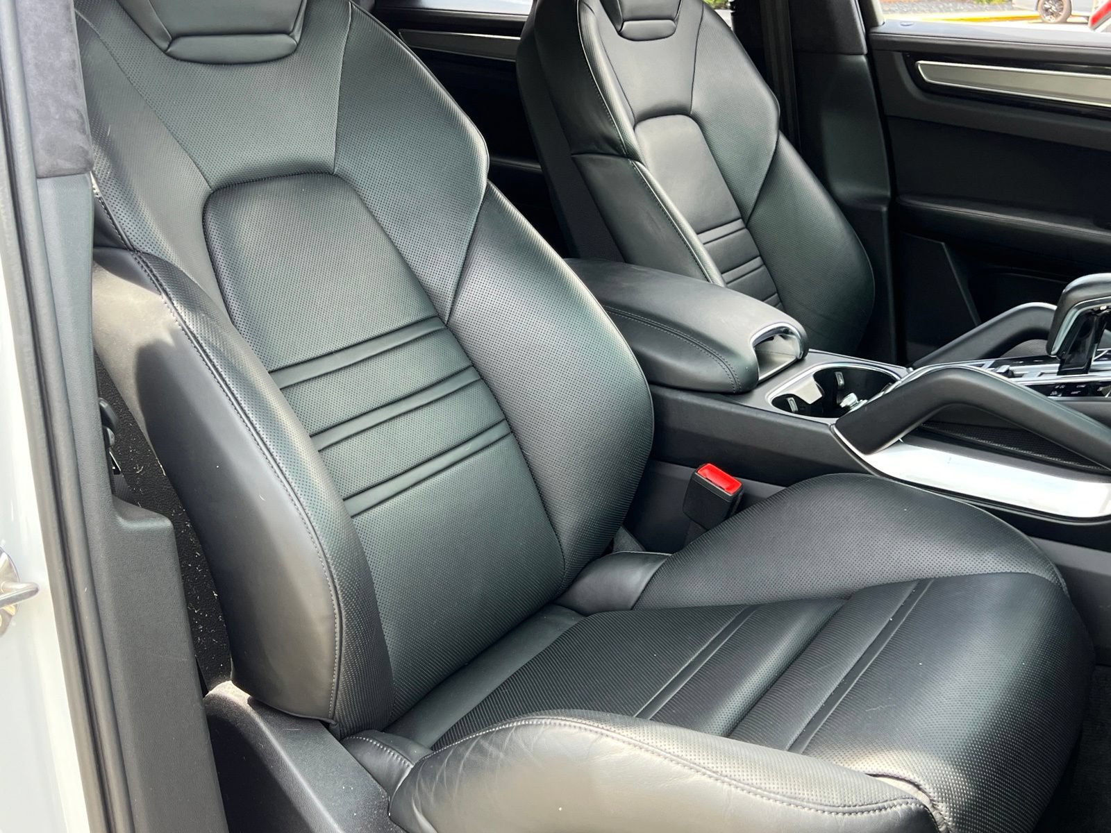 Certified 2023 Porsche Cayenne Turbo AWD/4WD image 17