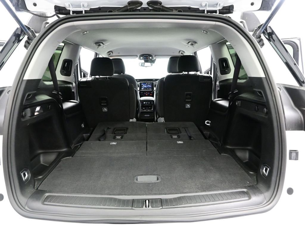 Used 2023 Jeep Grand Cherokee L Laredo image 11