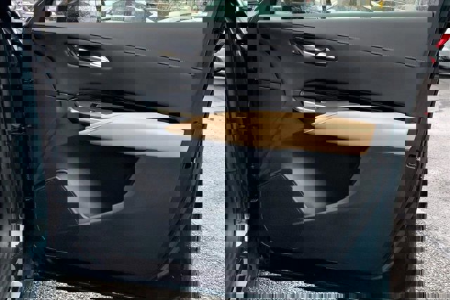 Used 2024 Cadillac XT4 Luxury w/ Cold Weather Package image 24