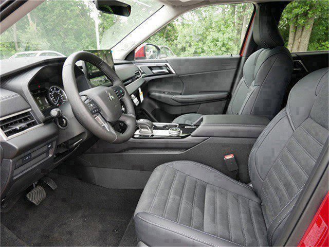 New 2025 Mitsubishi Outlander SE image 4