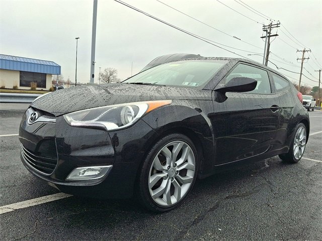 Used 2013 Hyundai Veloster w/ Style Pkg image 3