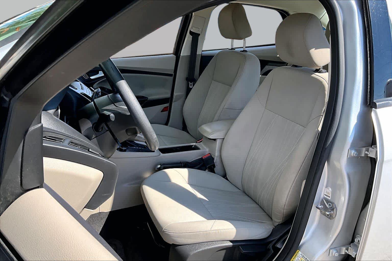 Used 2015 Ford Focus SE FWD image 8