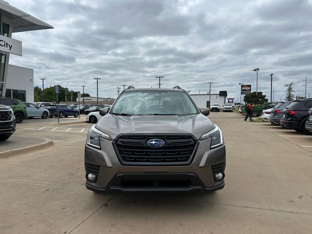 Used 2022 Subaru Forester Premium AWD/4WD image 2