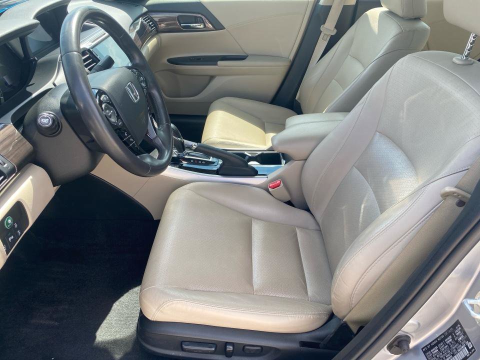 Used 2017 Honda Accord Touring image 11