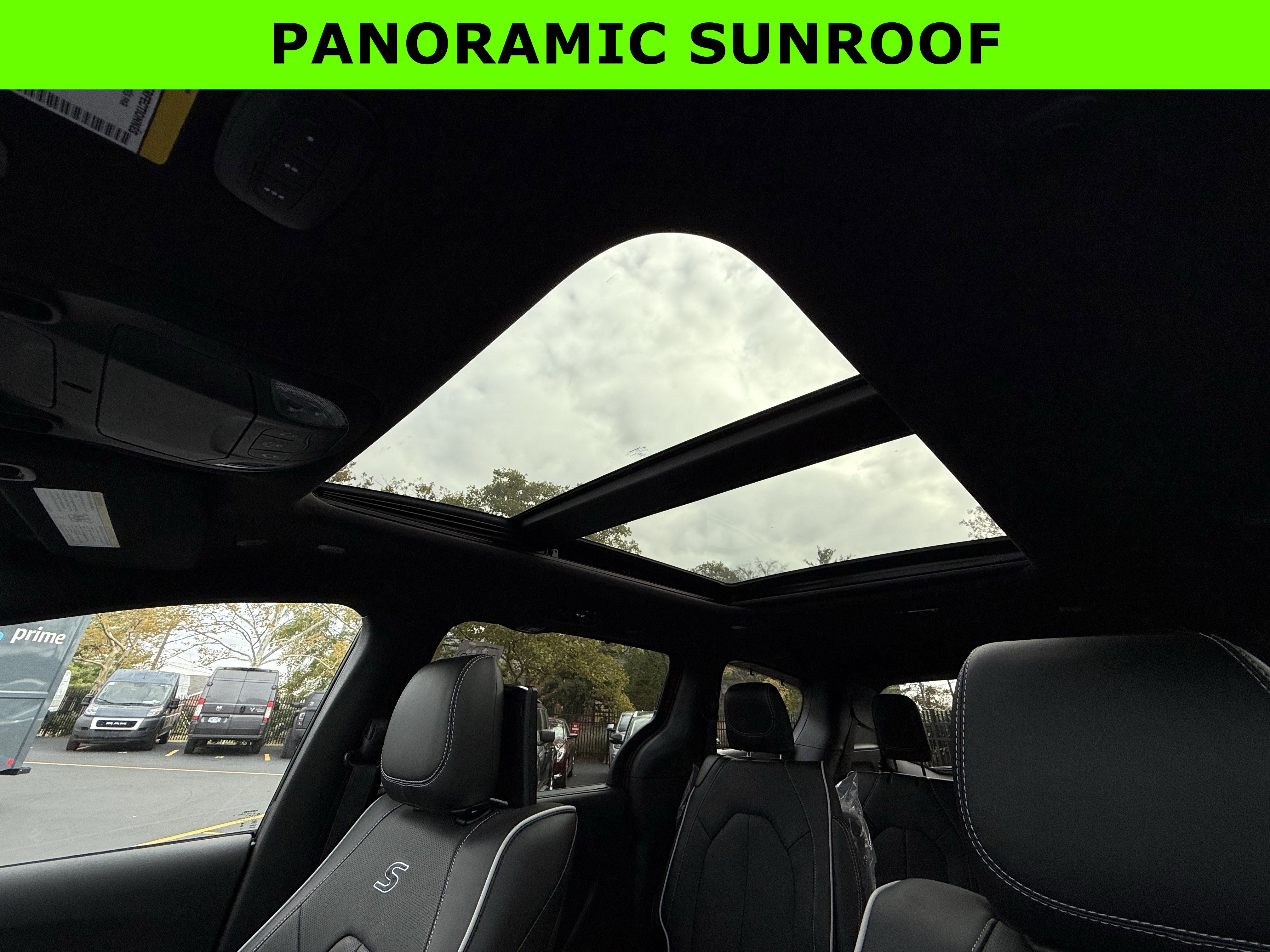 New 2026 Chrysler Pacifica Limited w/ Uconnect Theater Family Group image 32