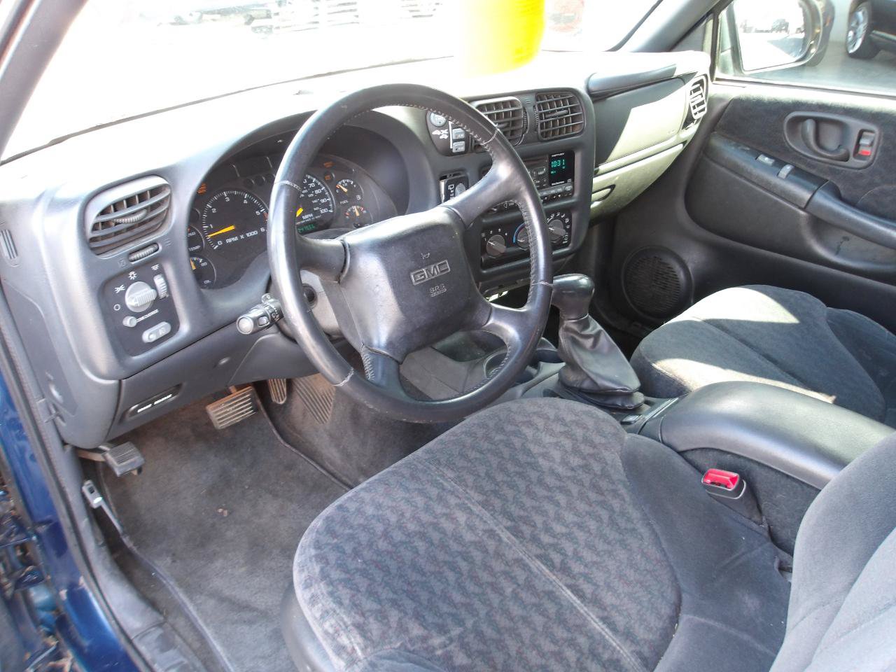 Used 2001 GMC Jimmy SLE AWD/4WD image 9