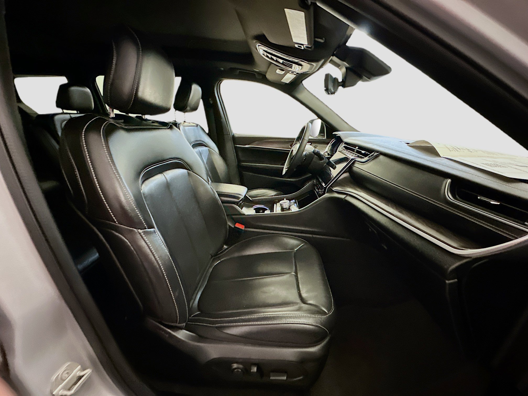 Used 2024 Jeep Grand Cherokee L Limited w/ Luxury Tech Group II image 35