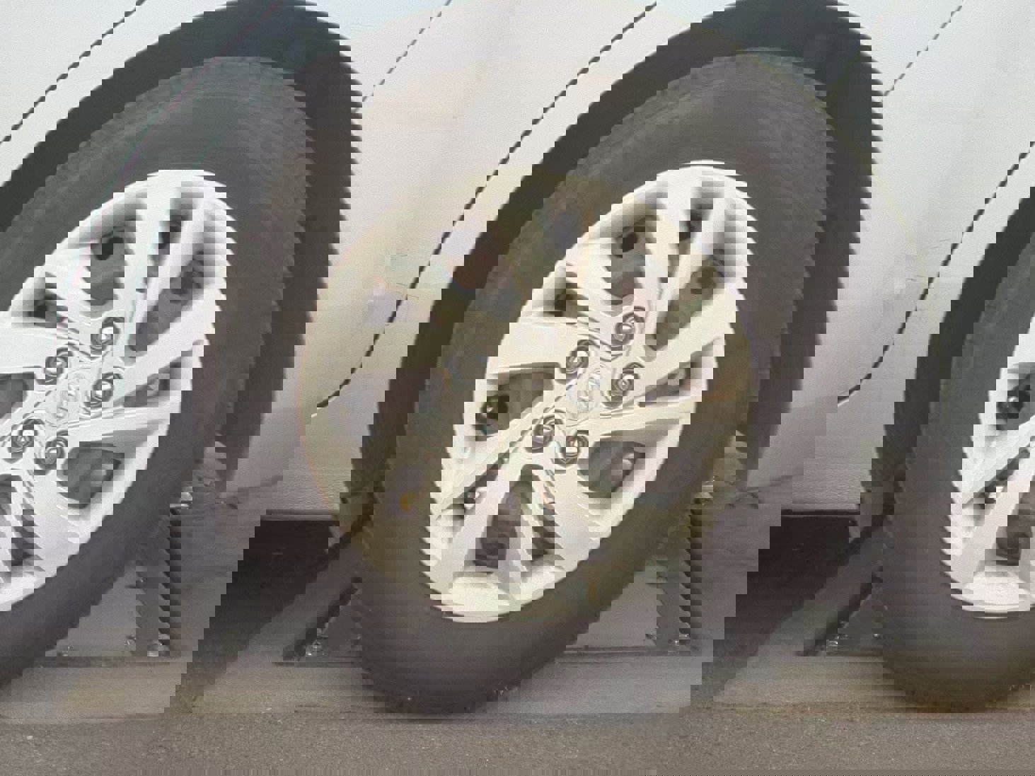 Used 2017 Hyundai Elantra SE image 8