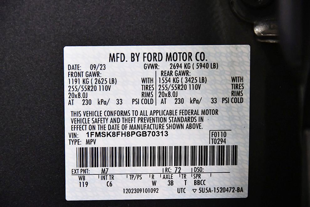 Used 2023 Ford Explorer Limited w/ Equipment Group 301A AWD/4WD image 16
