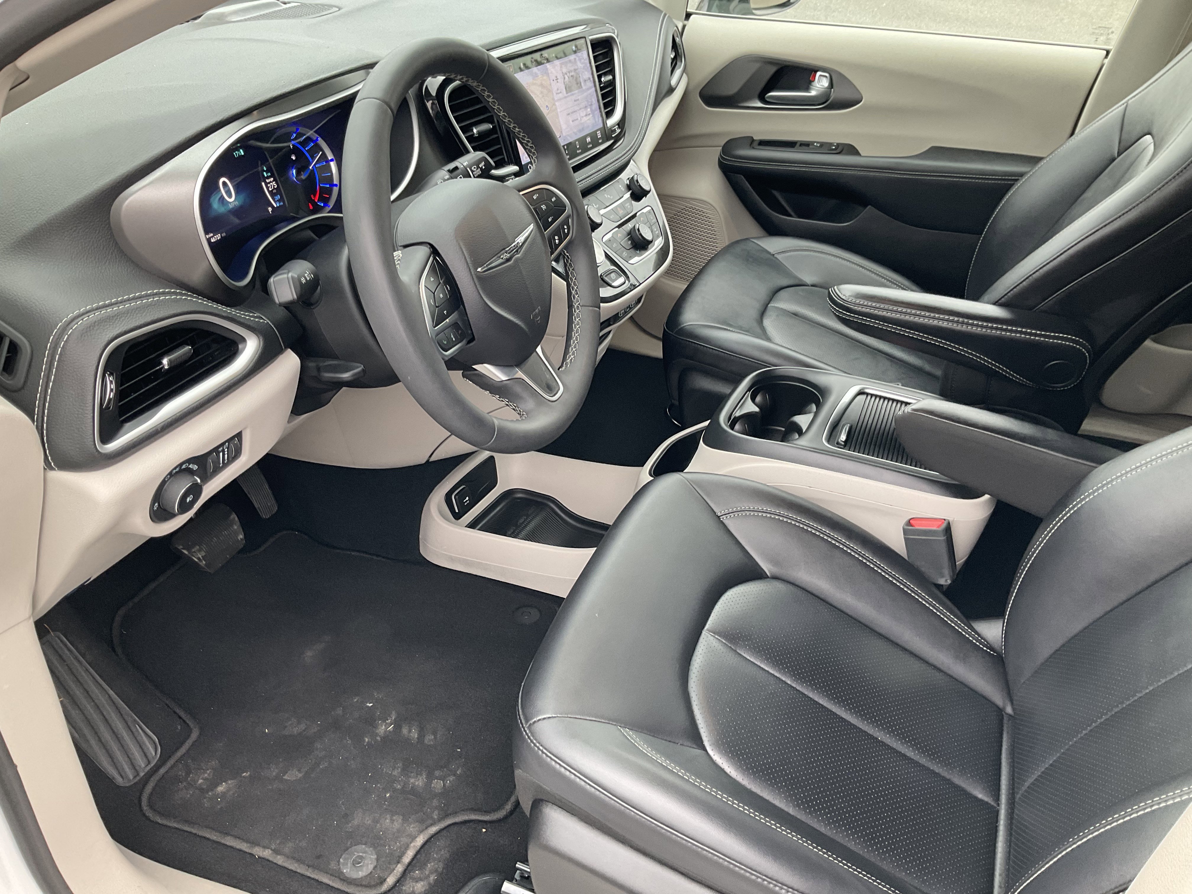 Used 2024 Chrysler Pacifica Select FWD image 24