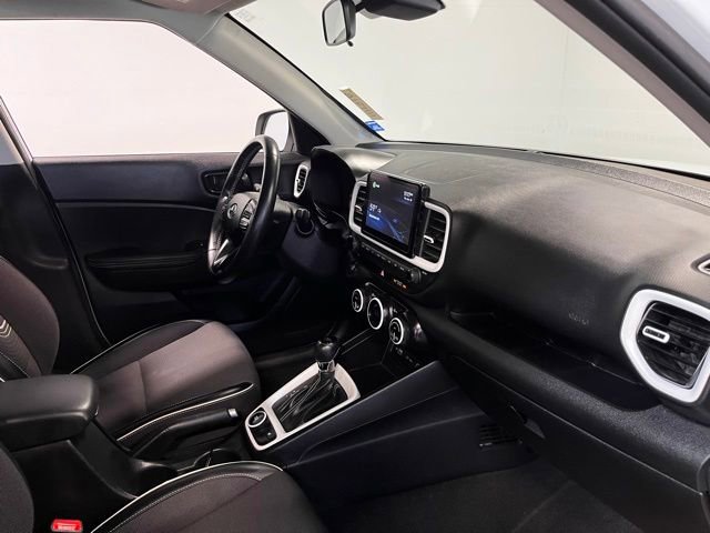 Used 2022 Hyundai Venue Limited FWD image 11