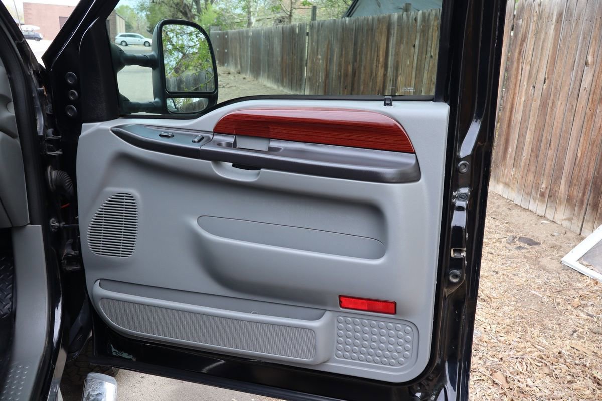 Used 2005 Ford F350 Lariat image 26