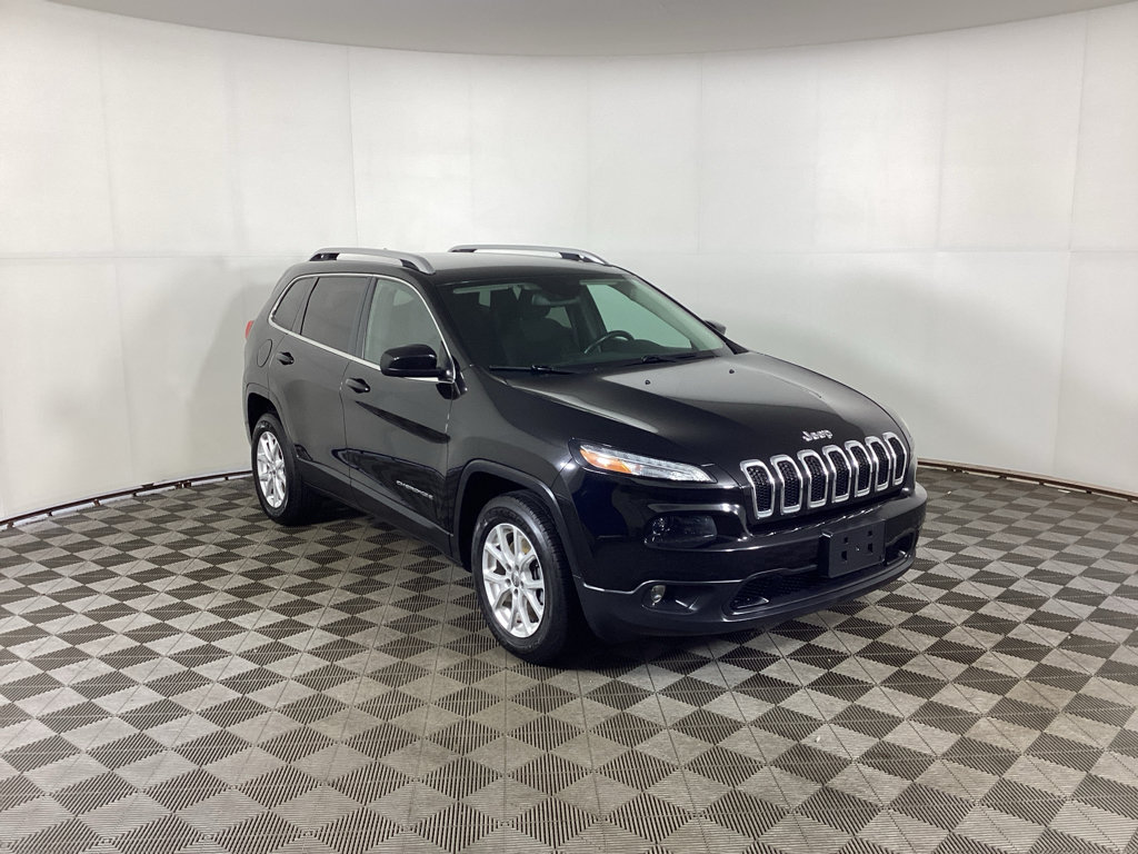 Used 2017 Jeep Cherokee Latitude AWD/4WD image 1