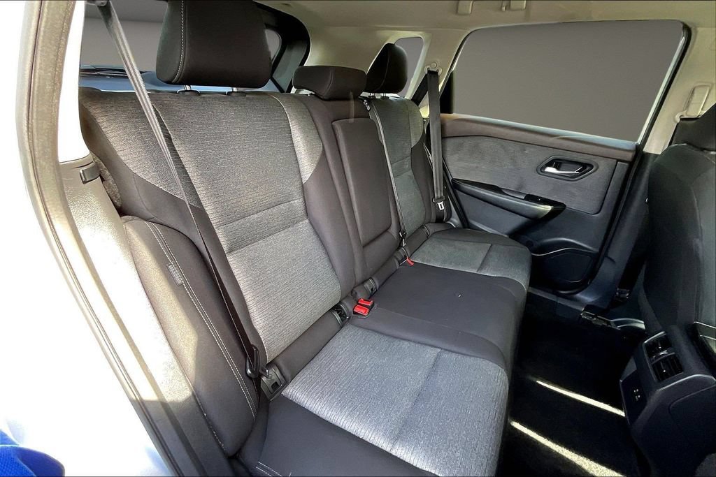 Used 2023 Nissan Rogue SV FWD image 28