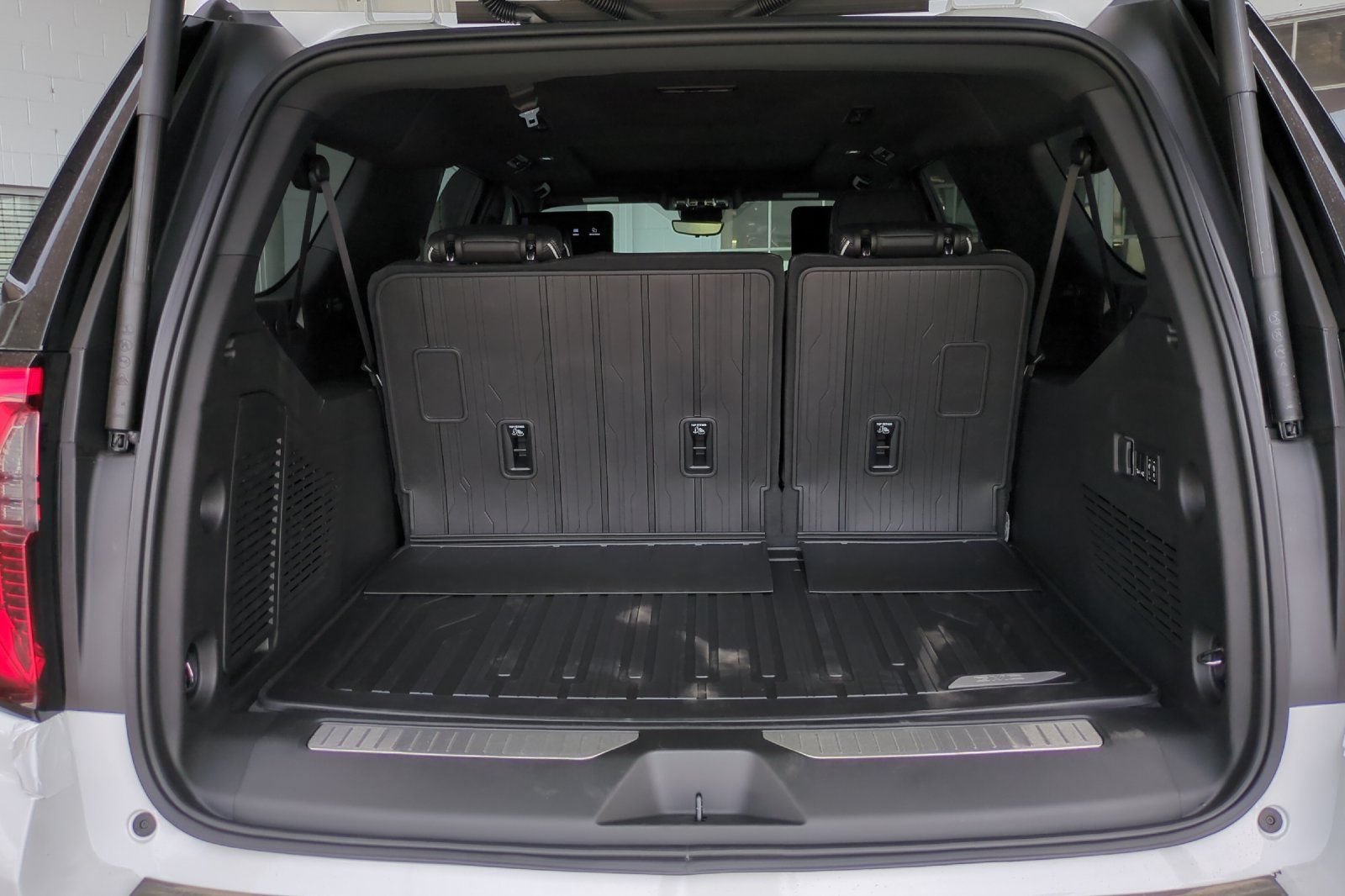 New 2026 GMC Yukon XL AT4 Ultimate w/ LPO, Floor Liner Package AWD/4WD image 18