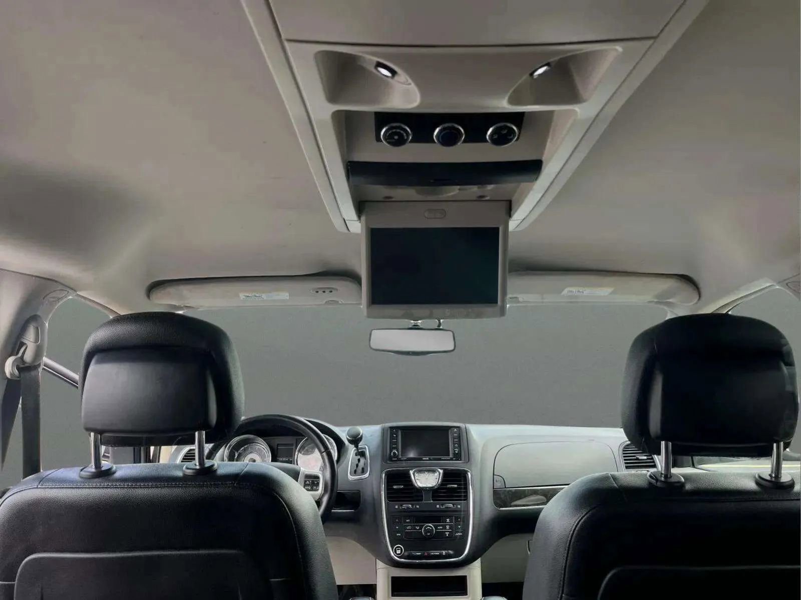 Used 2014 Chrysler Town & Country Touring image 12