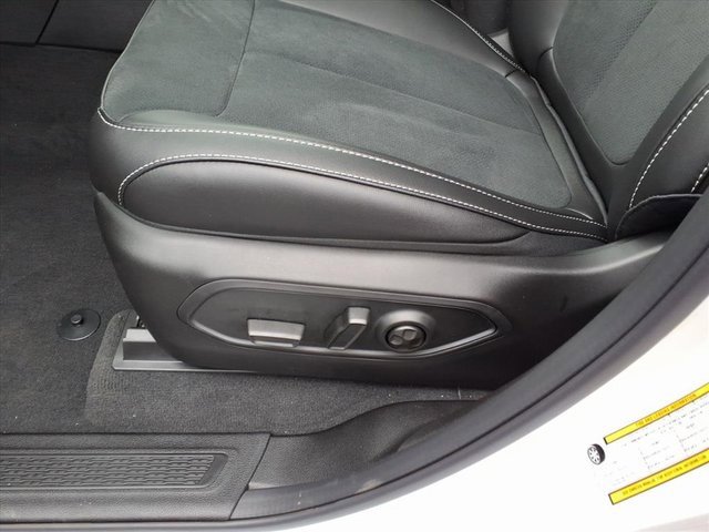 New 2025 Jeep Grand Cherokee Altitude image 8