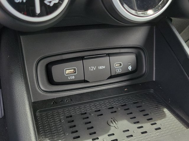 Used 2025 Hyundai Venue Limited FWD image 30