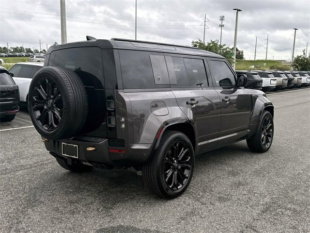 Used 2025 Land Rover Defender 110 image 6