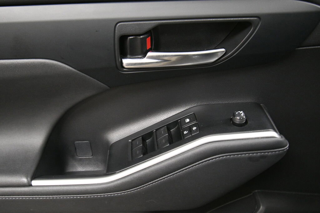 Used 2023 Toyota Highlander XLE image 12