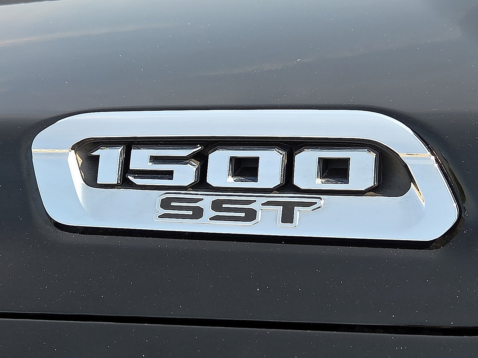 Used 2025 RAM 1500 Laramie AWD/4WD image 9