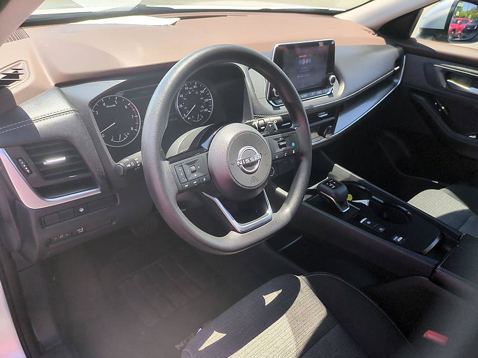 Used 2023 Nissan Rogue SV FWD image 15