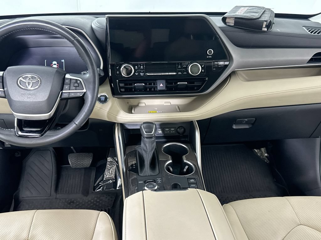 Used 2023 Toyota Highlander Limited AWD/4WD image 19