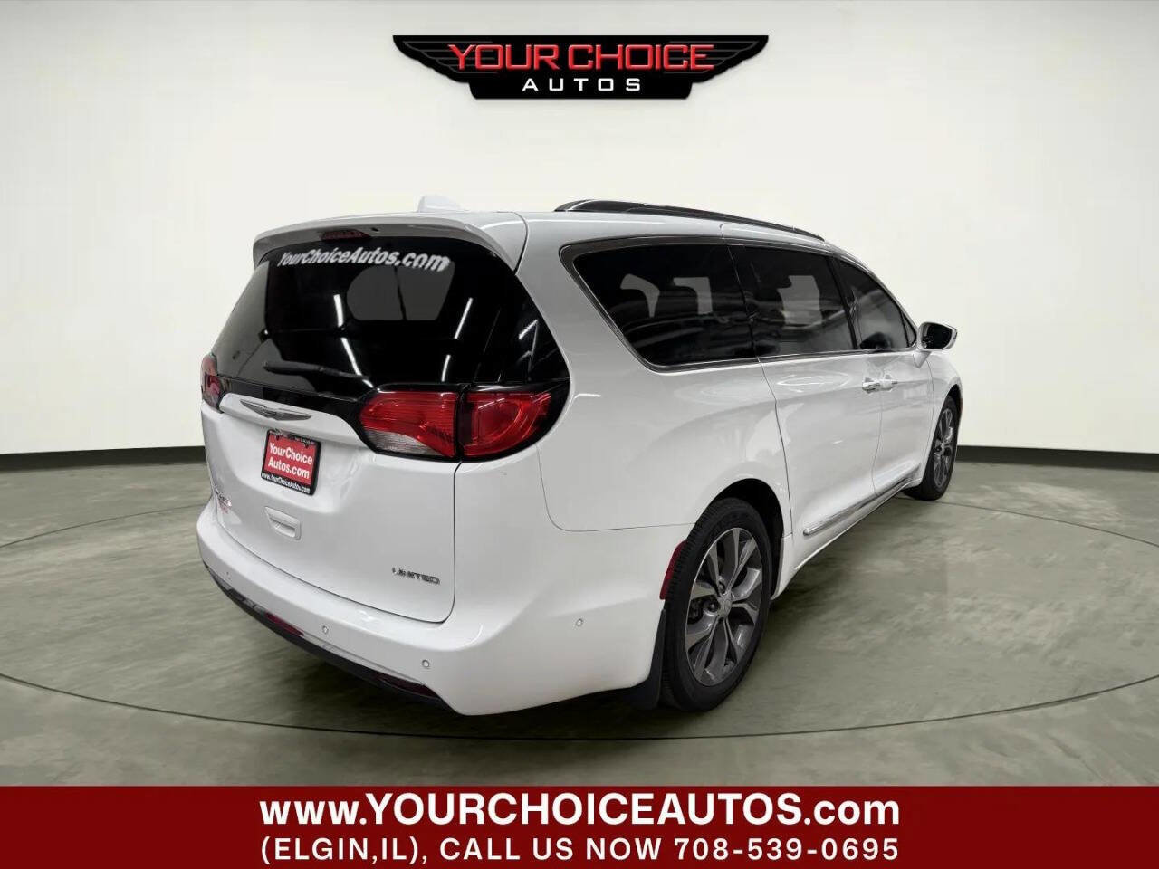 Used 2017 Chrysler Pacifica Limited FWD image 8
