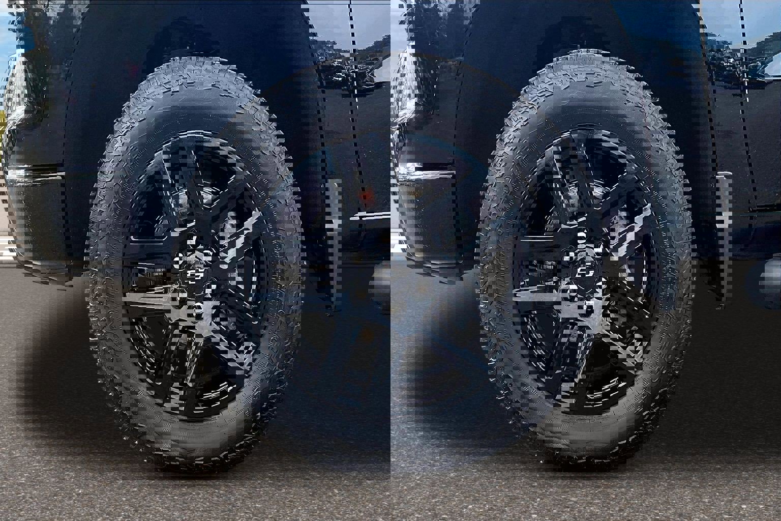 Used 2025 Chevrolet Silverado 1500 LT Trail Boss w/ Convenience Package II image 25